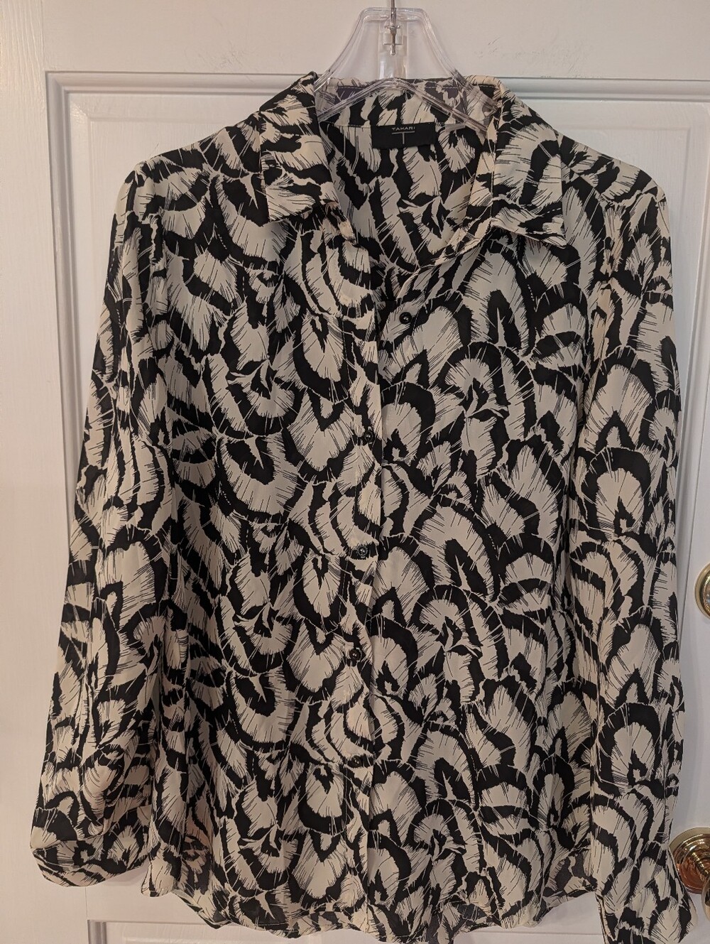 T Tahari Black & Cream Feather Print Long-Sleeve Button Front Blouse Sz L